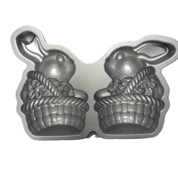 Nordic Ware Easter Bunny in Basket Cake Pan EUC - Picture 4 of 9